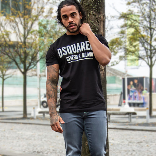 Male modelling DSQUARED2 black t-shirt